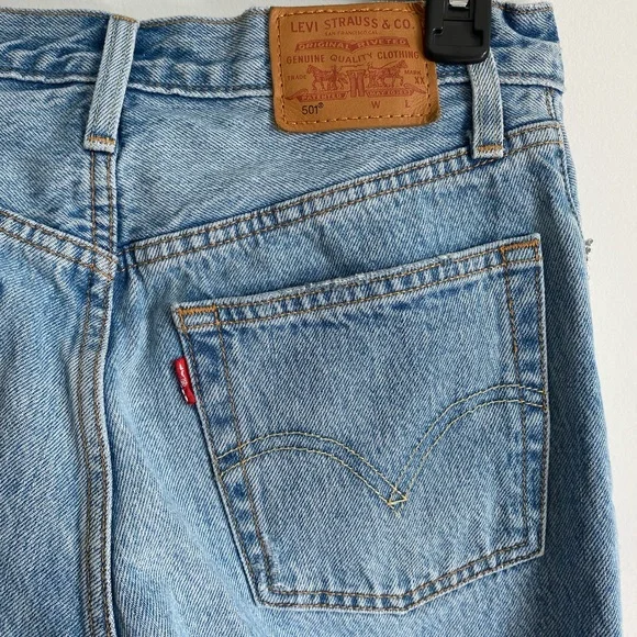 Levi's 501 Crop Jean in Diamond - Picture 8 of 11